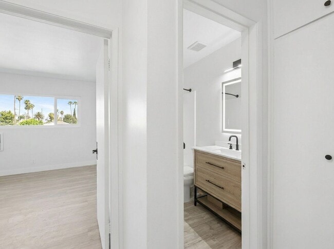 Building Photo - 6828 Fulton Ave