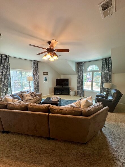 Building Photo - 137 Golden Meadow Ln