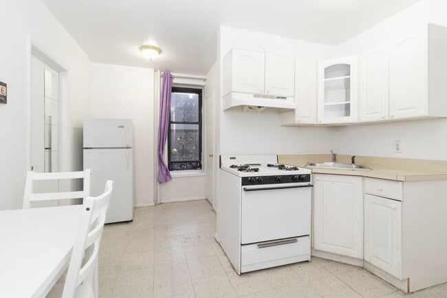 Building Photo - 1666 3rd Ave