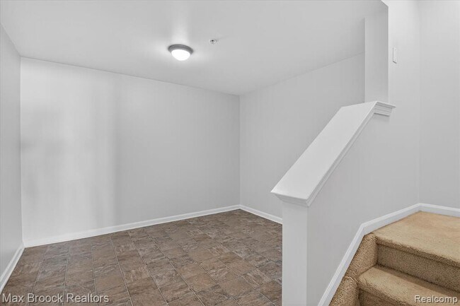 Building Photo - 3255 Camden Dr