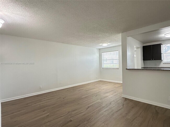 Building Photo - 5661 SW 36th Ct
