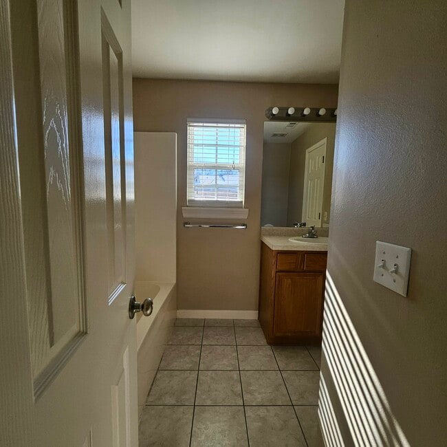 Building Photo - 2505 SW Choctaw St