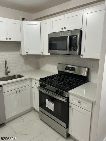 Building Photo - 285 Aycrigg Ave