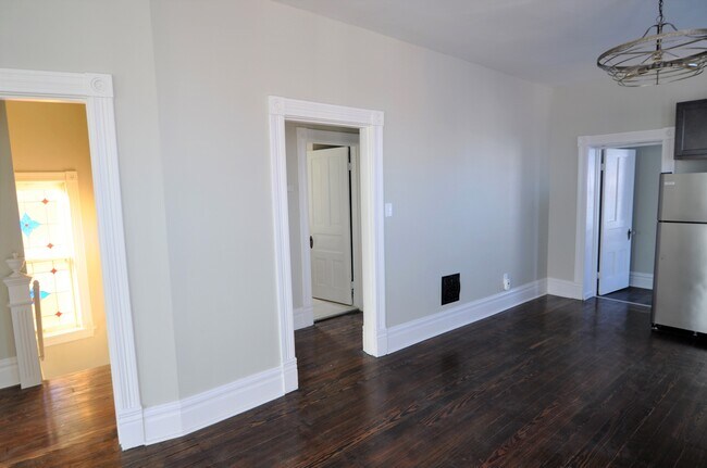 Building Photo - 2711 Arsenal St