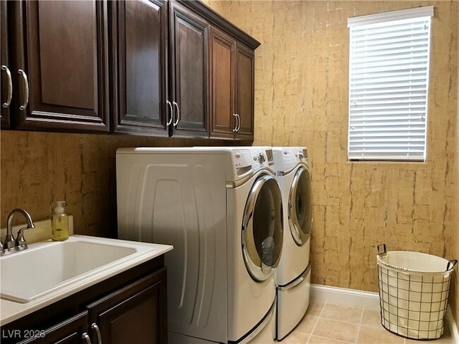 Building Photo - 1169 Midori St