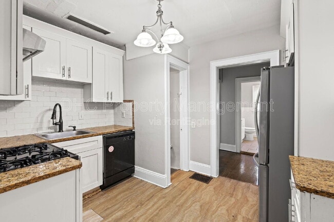 Building Photo - 76 Burbank Dr NW