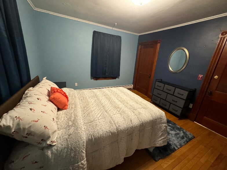 Building Photo - 124 W Broadway