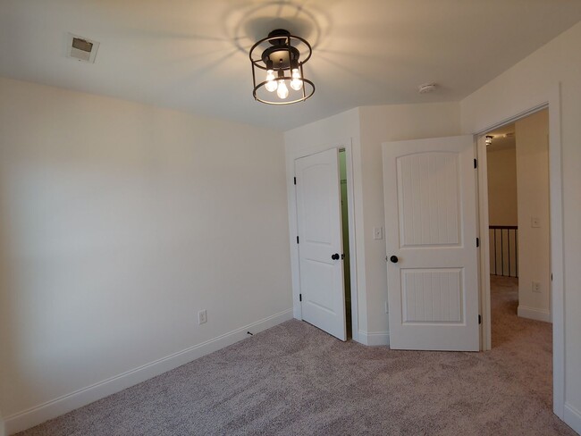 Building Photo - 3 Bedroom, 2.5 Bath Townhome Close to UTC!
