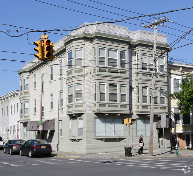 Building Photo - 456 Washington Ave