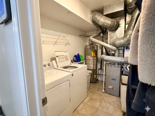 Building Photo - 121 Rosehall Dr