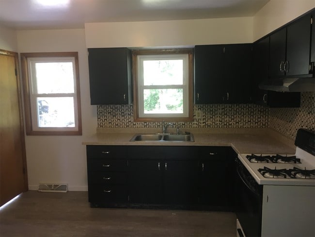 Building Photo - 108 Hillsdale St