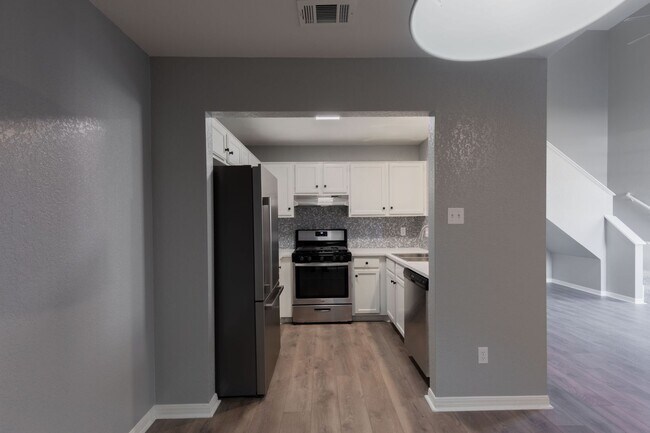 Building Photo - Rawhide Loop, 317/319