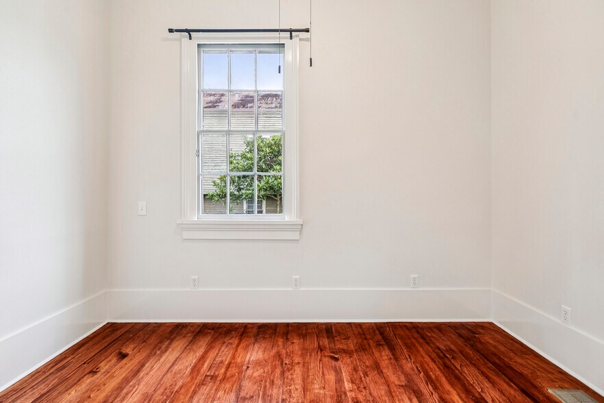 Building Photo - 2644 Lepage St