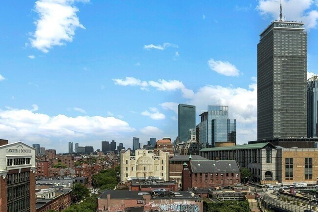 Building Photo - 360 Newbury St