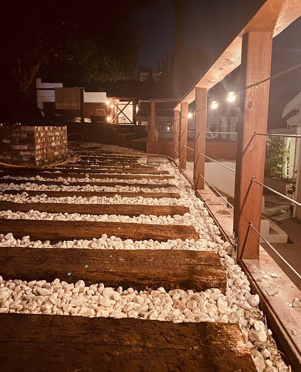 Building Photo - 1058 W 6th St