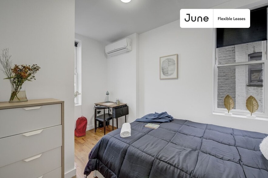 Building Photo - Chic ROOM at The Woodbine House