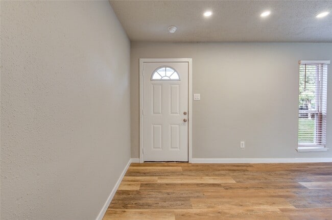 Building Photo - 7411 Trabajo Dr