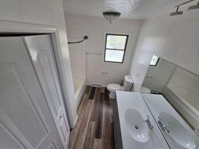 Building Photo - 2380-2382 Haviland Ct