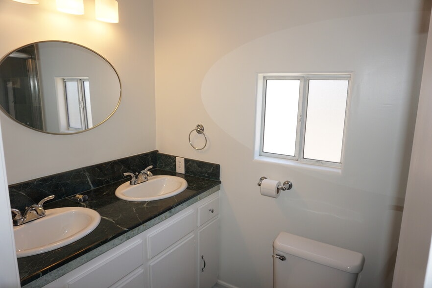 Building Photo - 7633 Enfield Ave