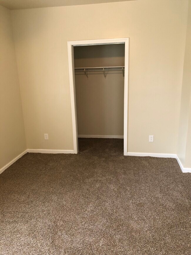 Building Photo - 5962 Oakherst Plz