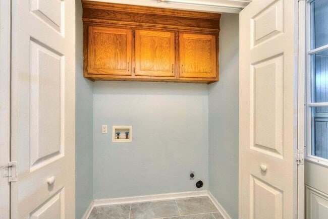 Building Photo - 15 Killarney Ln