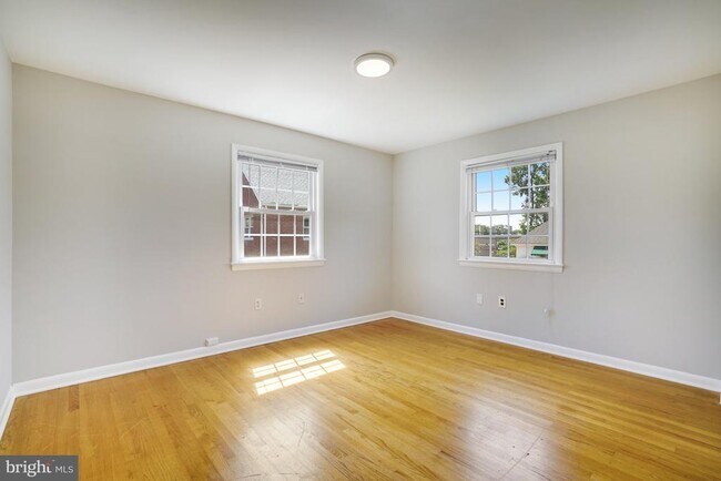 Building Photo - 706 N Cleveland St