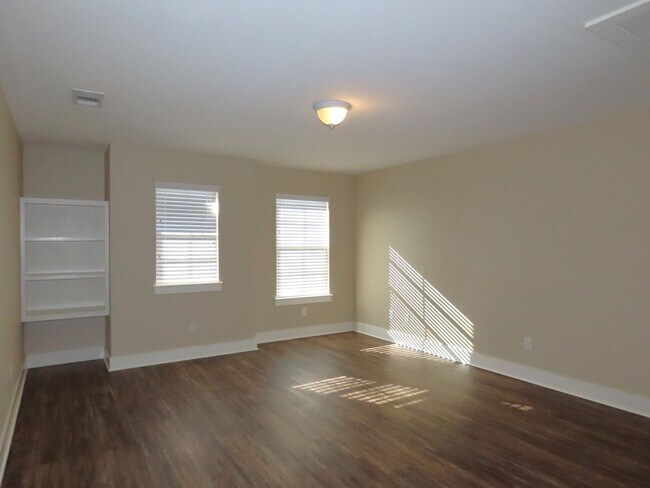 Building Photo - South Tyler! Stunning 5 Bedroom, 3.5 Bath ...
