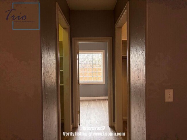 Building Photo - 3365 Gilham Rd