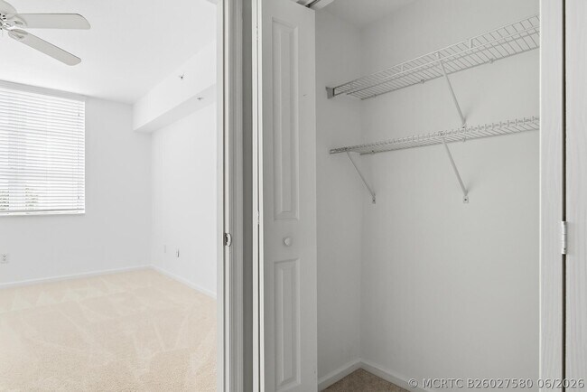 Building Photo - 403 S Sapodilla Ave