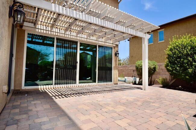 Building Photo - Beautiful 3 bedroom with a loft in Cooley Station!