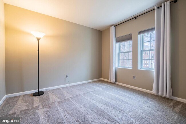 Building Photo - 1713 N Troy St