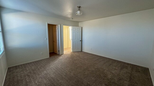 Building Photo - 3 bed, 2.5 bath, 1,746 sq ft home in southwest Las Vegas