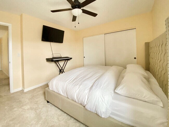 Building Photo - 1825 Sierra Highlands Dr