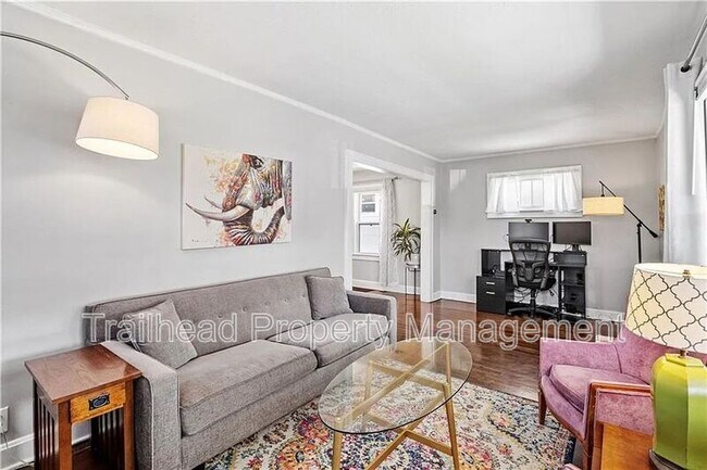 Building Photo - 46 W 74th St