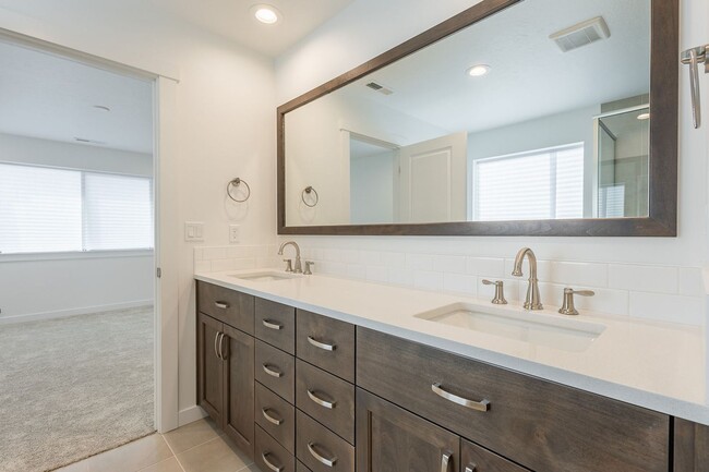 Building Photo - Brand New 3 bed 2.5 bath with flex room No...