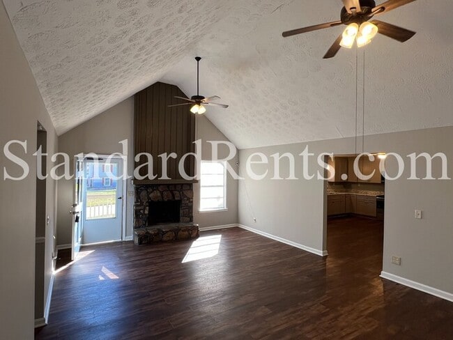 Building Photo - Ranch with Large Yard!