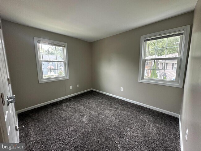 Building Photo - 1848 Foxdale Ct