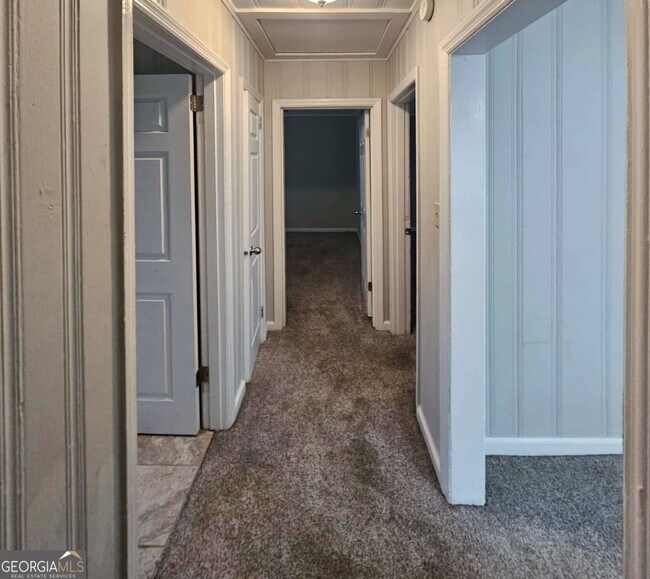 Building Photo - 268 Elks St