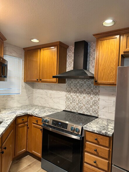 Building Photo - 10410 N Cave Creek Rd