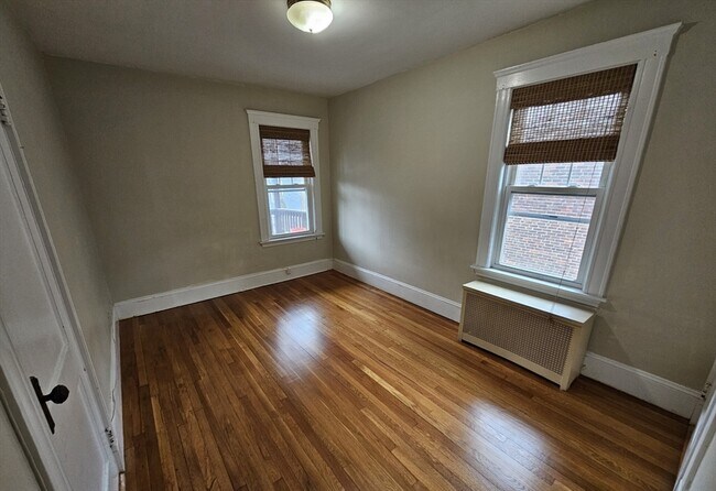 Building Photo - 82 Walnut St