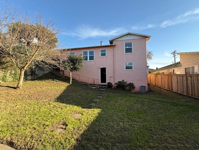 Building Photo - Beautiful Richmond Annex Home with Updated Kitchen & Bath + Bonus Room