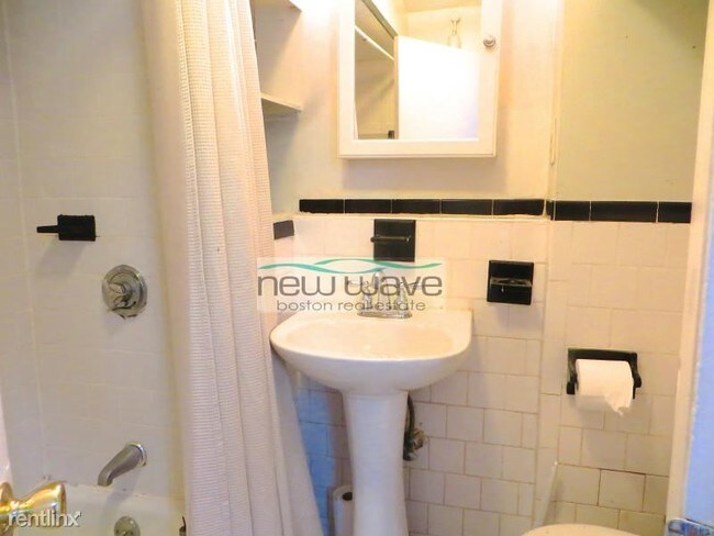 Building Photo - 12 Melrose St