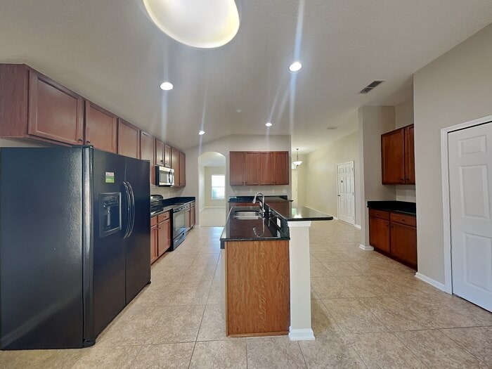 Building Photo - 181 E New England Dr