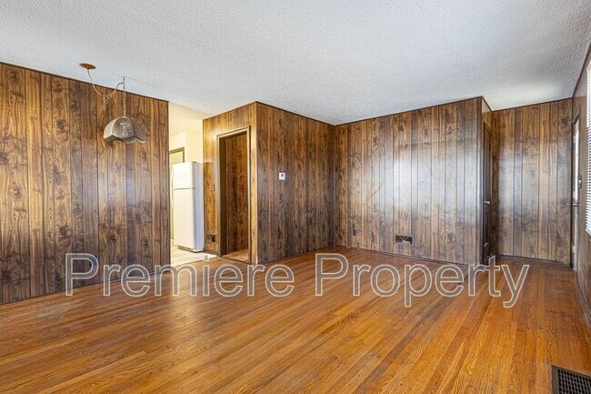 Building Photo - 6123 Hadley St