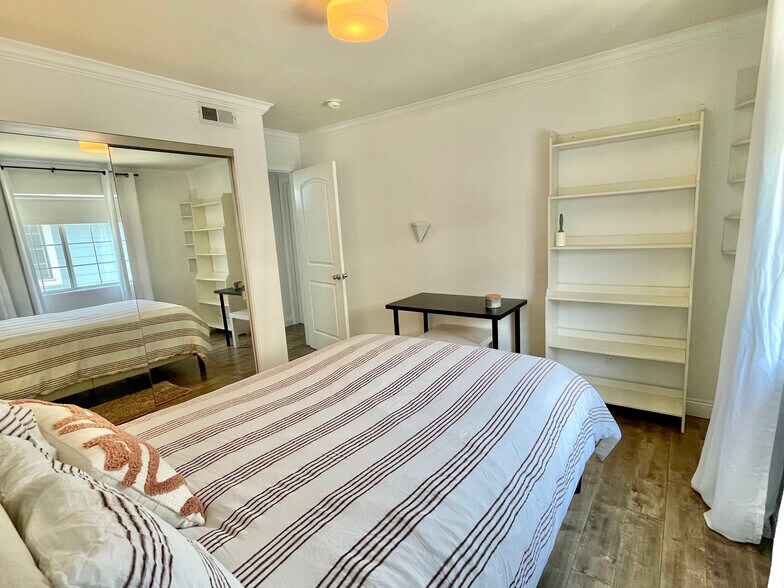 Building Photo - 11725 Lemay St