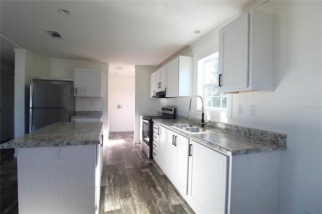 Building Photo - 4117 10th St Ct E