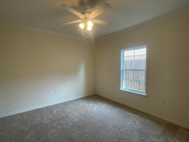 Building Photo - 1578 Hickory St