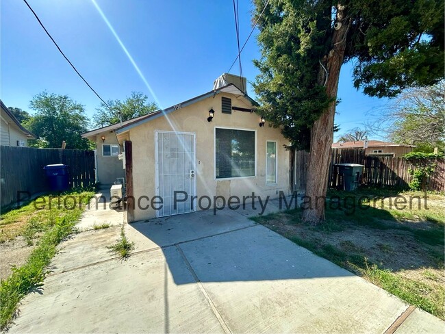 Primary Photo - Cute 1 Bed/1 Bath Home in N Bakersfield