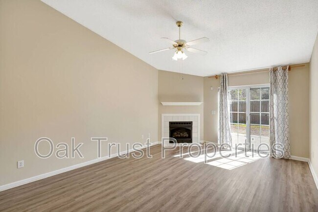 Building Photo - 1366 Pinnacle Ln