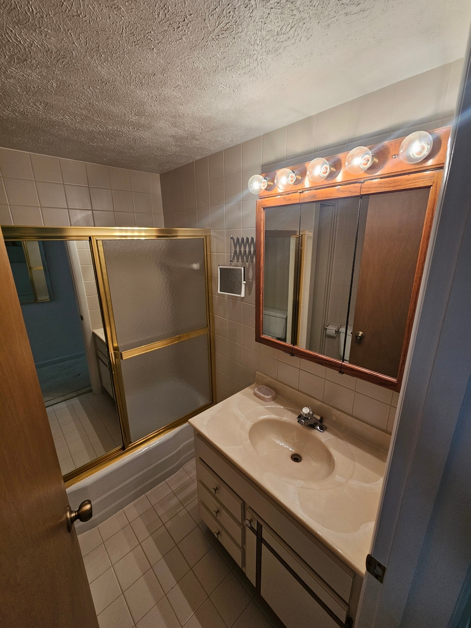 Building Photo - 440 Drummond St